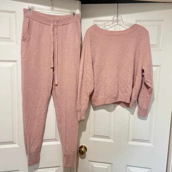 Express women Sz medium salmon color cashmere joggers and sweater set cozy warm - Picture 3 of 10